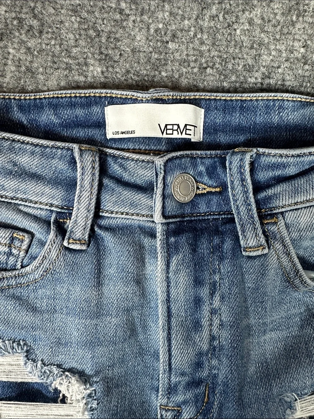 Vervet Softly High Rise Distressed Denim Shorts Size Small - Picture 6 of 8